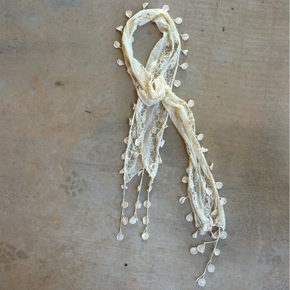 Skinny Scarf, Circa Early 2000’s. Ivory Color
